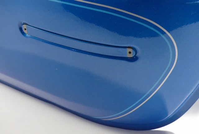P1260288 Streifen _amp_ Emblemhalter.jpg