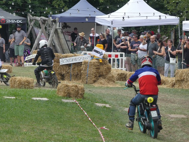 P1290733 Fahrerlager.JPG