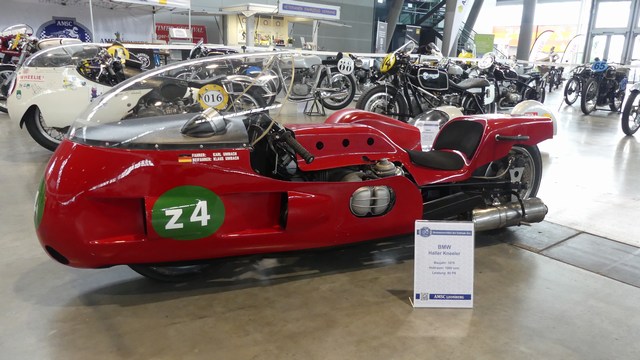 P1340687 BMW Kneeler Gespann.JPG