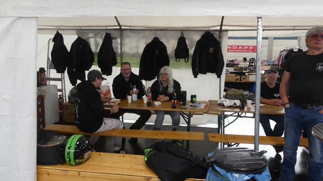 P1360051 Stand.JPG