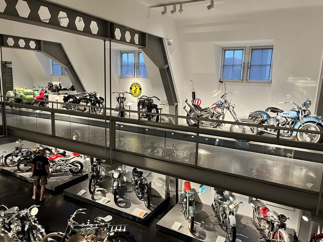 24-Ausstellung.jpg