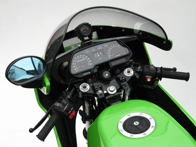 mini-18-Cockpit.jpg