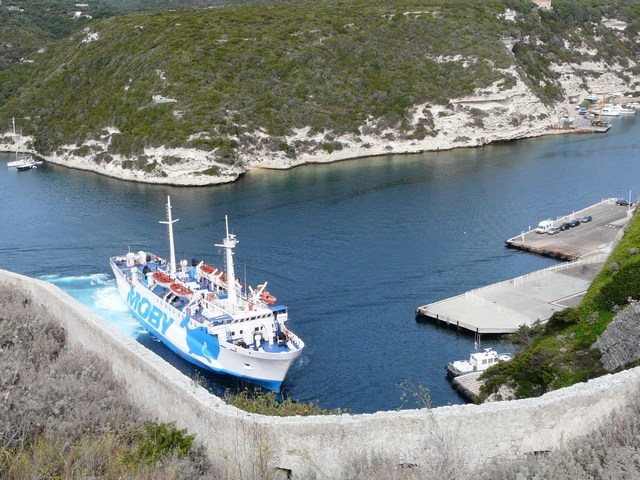 FÃ¤hre nach Sardinien im Hafen von Bonifacio