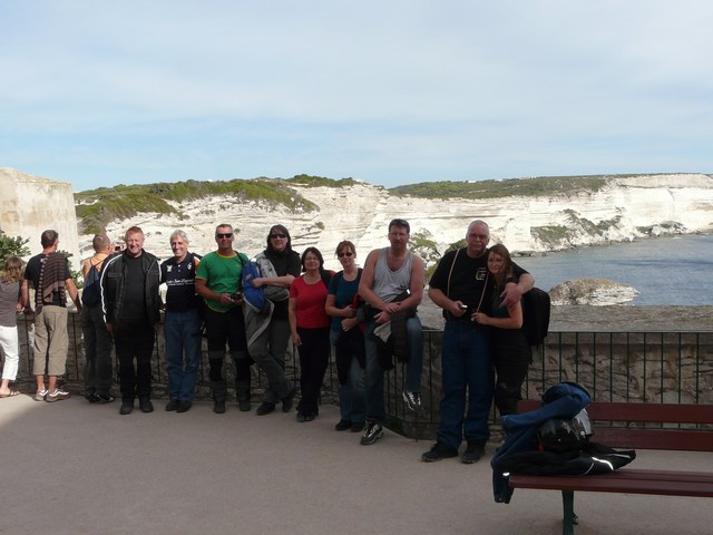 Teilnehmer auf der Aussichtsplattform in Bonifacio