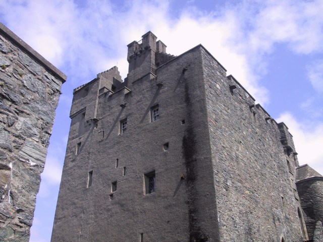 06031-Eilean Dohan Castle.jpg