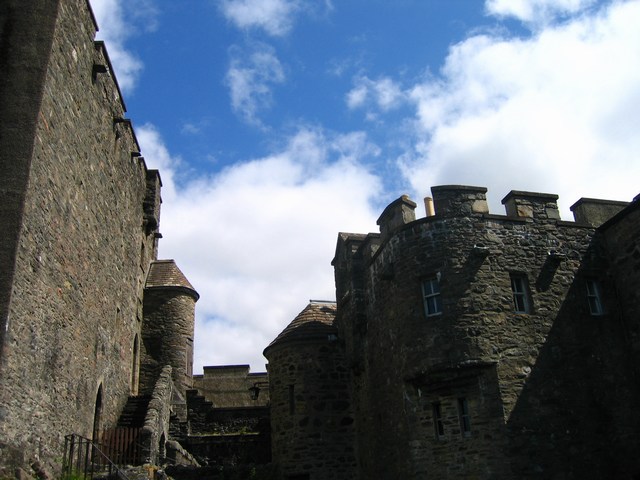 06033-Eilean Dohan Castle.jpg