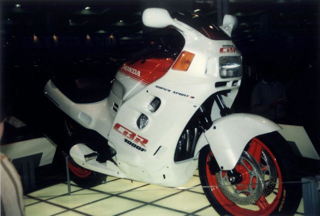 Honda CBR1000F