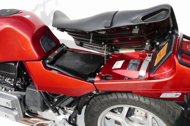 mini-18-Sitzbank offen.jpg