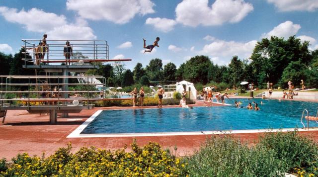 00-Schwimmbad.jpg